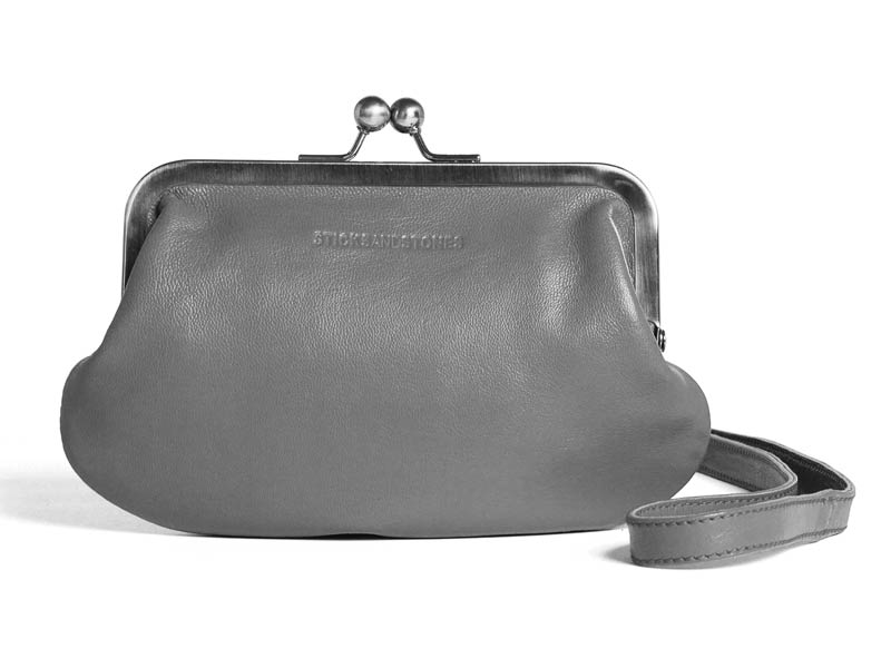 Sticks and Stones - Bügeltasche Malaga Purse - Pebble Grey