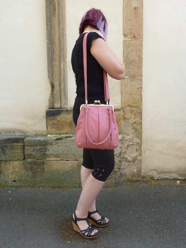 Sticks and Stones - Lederhandtasche Annecy - Millenium Pink als Schultertasche