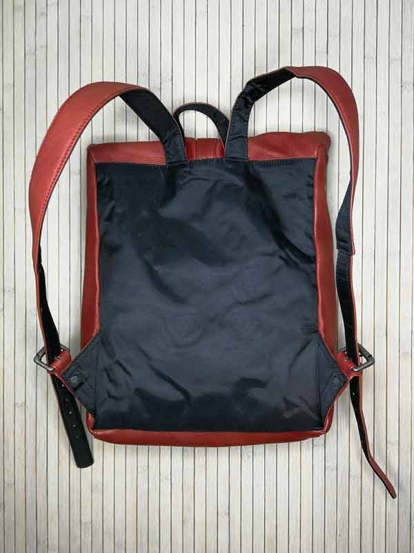 Sticks and Stones - Lederrucksack Messenger Backpack - Bright Red Rückseite