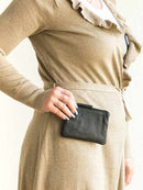 Sticks and Stones - Lederbörse Nice Größenvergleich