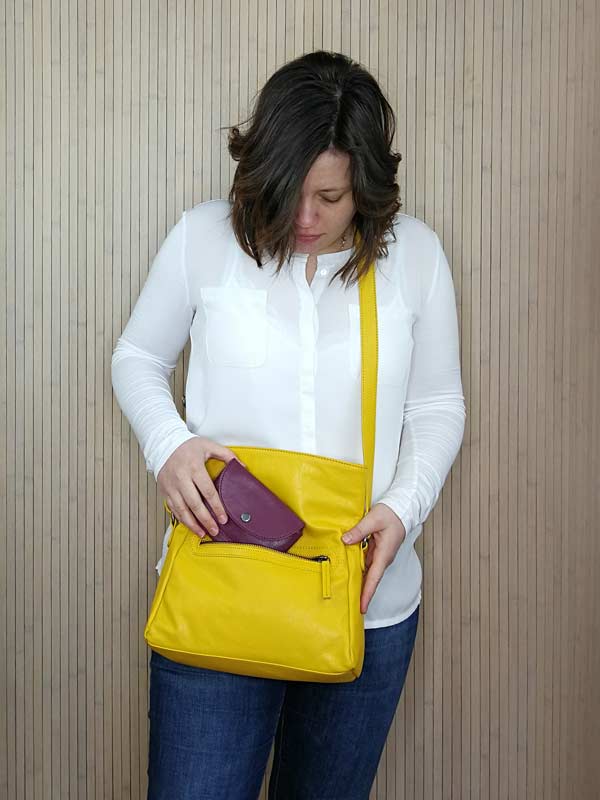Sticks and Stones - Umschlagtasche Salvador Bag - Yellow mit versteckter Außentasche